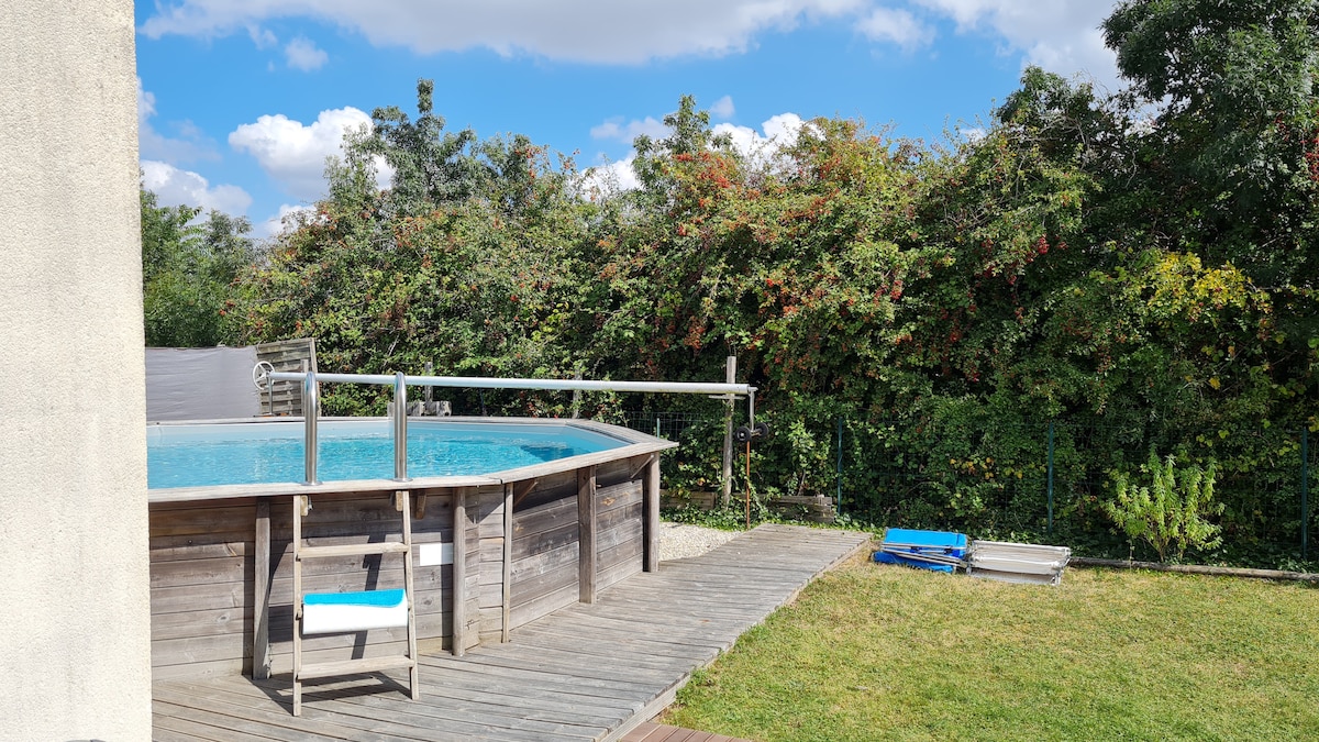 Maison avec piscine chauffée à 15 mn des plages