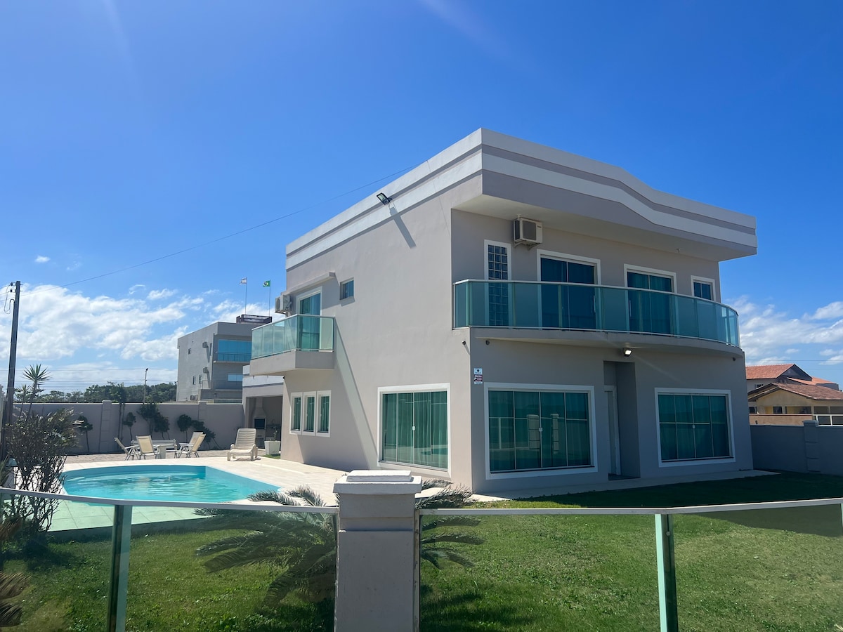 Casa beira mar, alto padrão, com piscina!