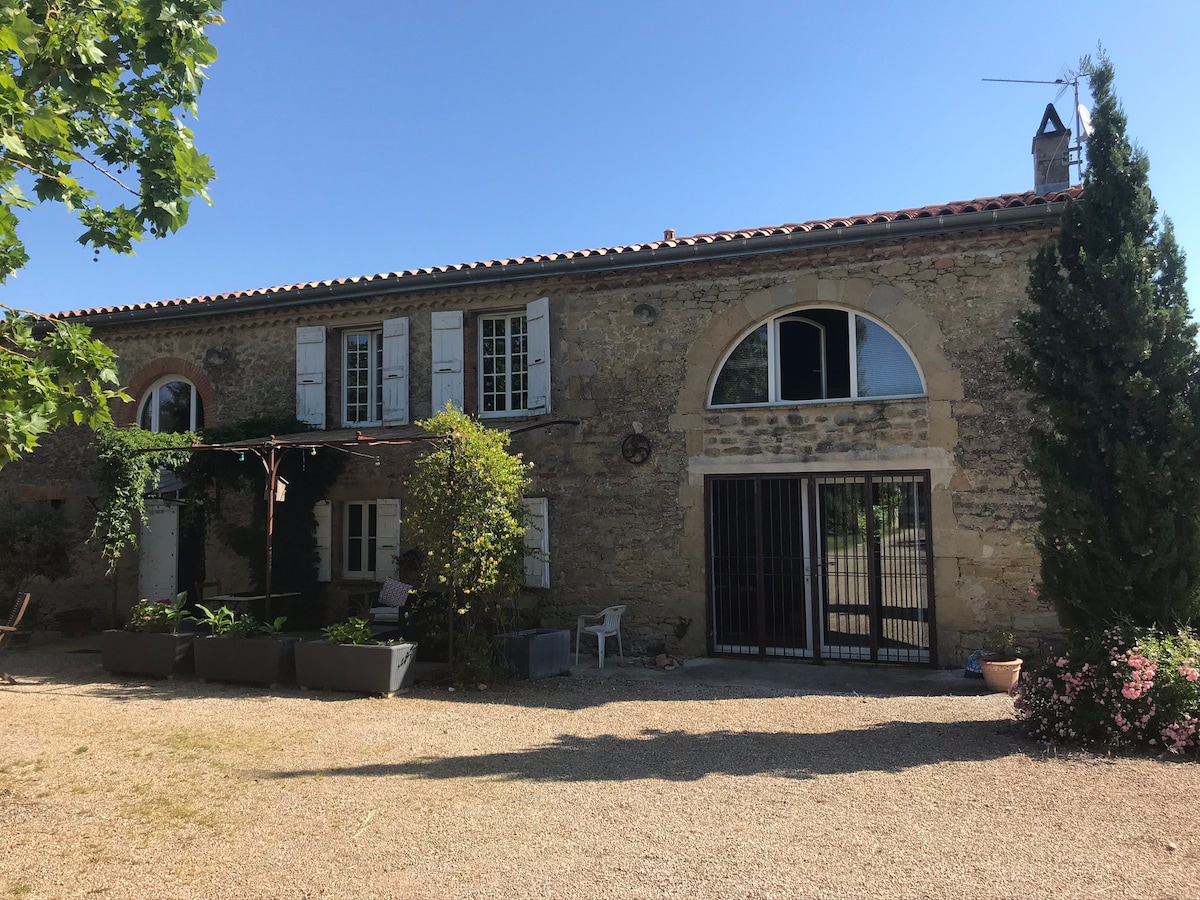 Chambre privée dans Ferme Lauragaise