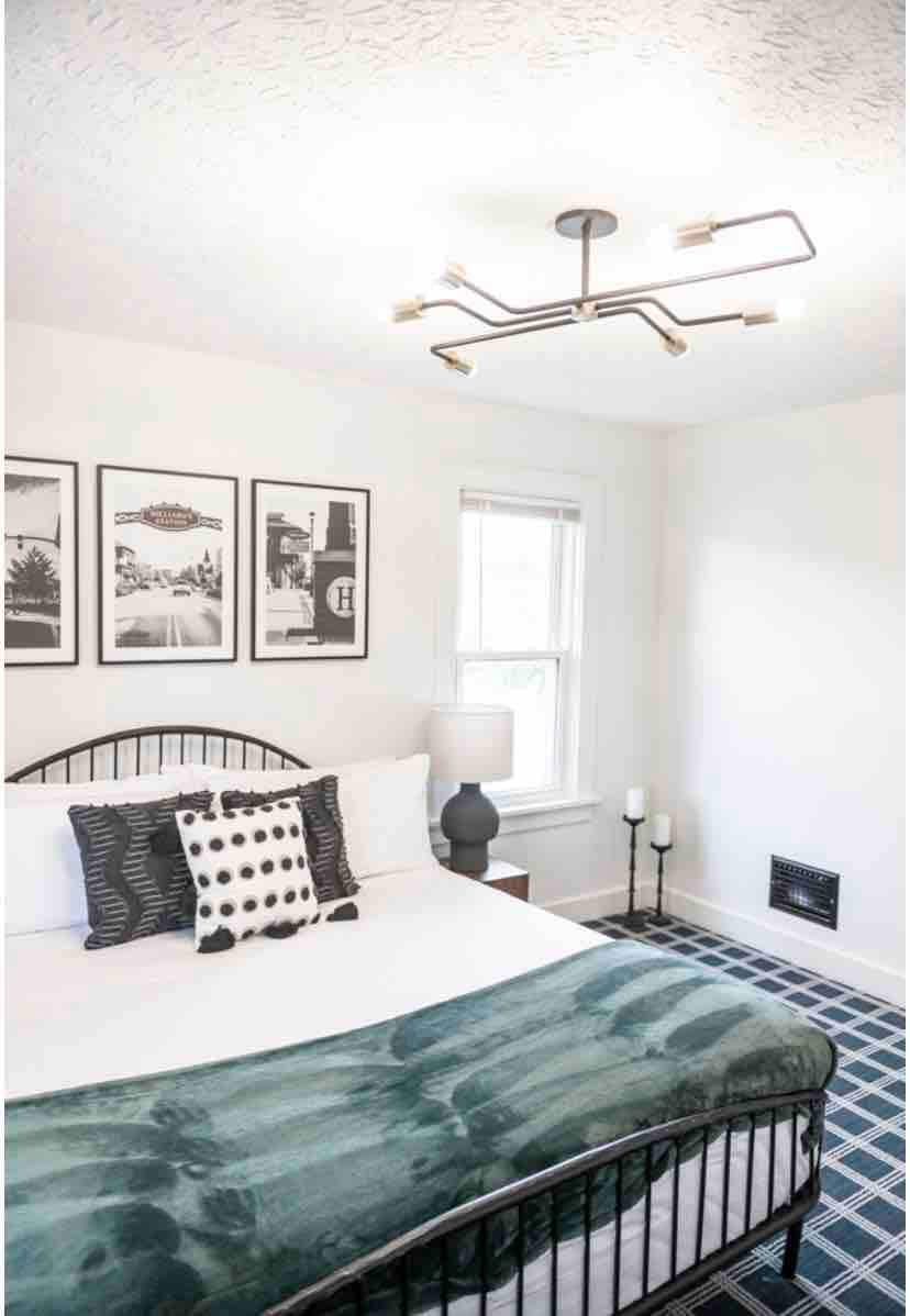 3 BR cozy + renovated walkable downtown stay