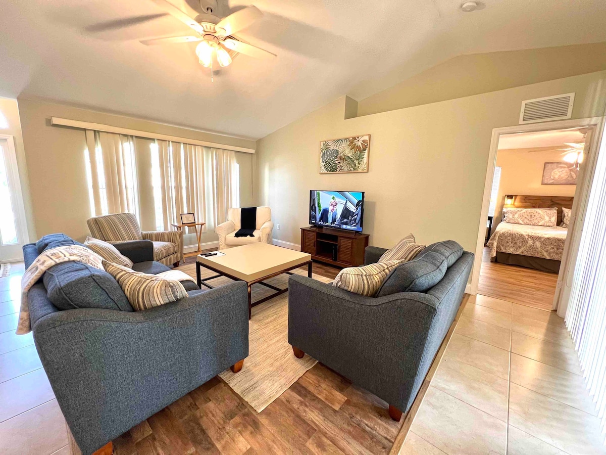 Clean & comfortable 3/2 Close to Airport/FGCU