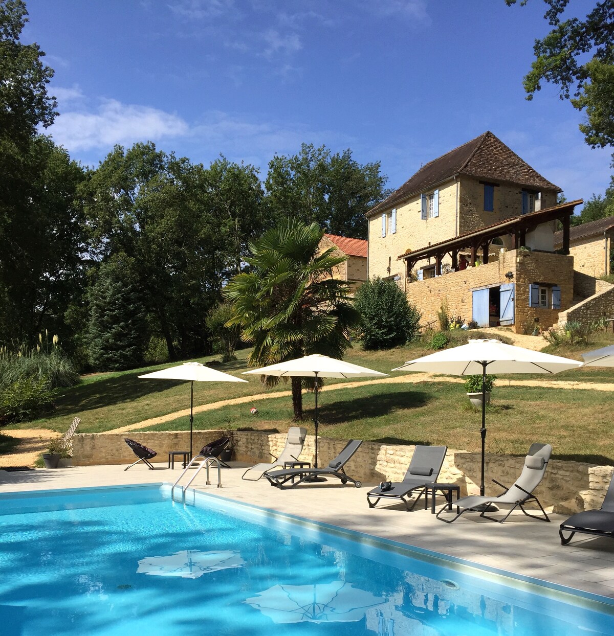 美丽区域和泳池的Gîte Grand confort 5p