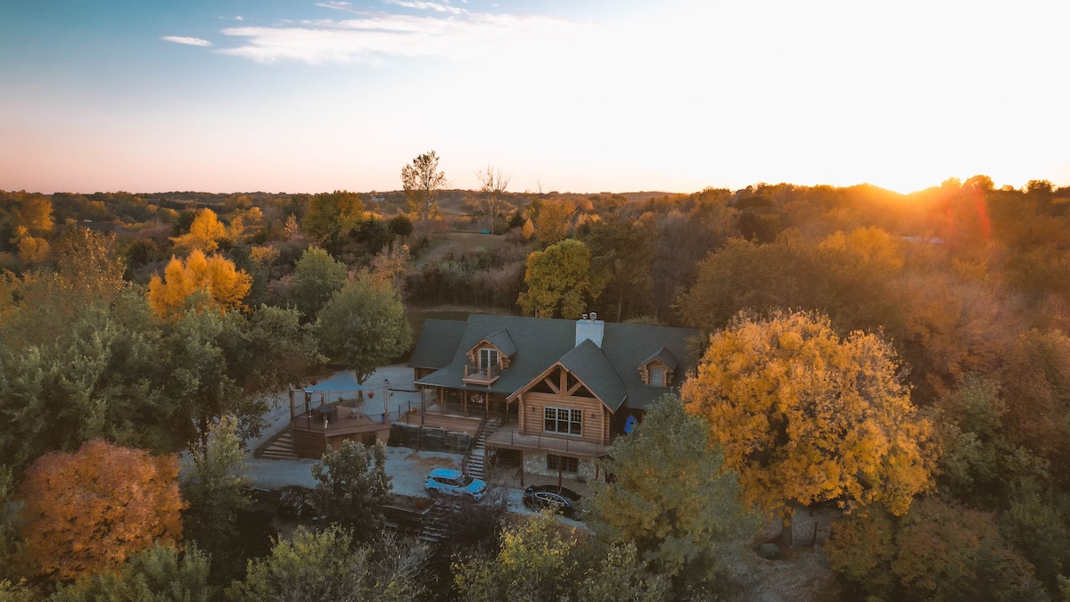 Dancing Bear Lodge-Log Cabin