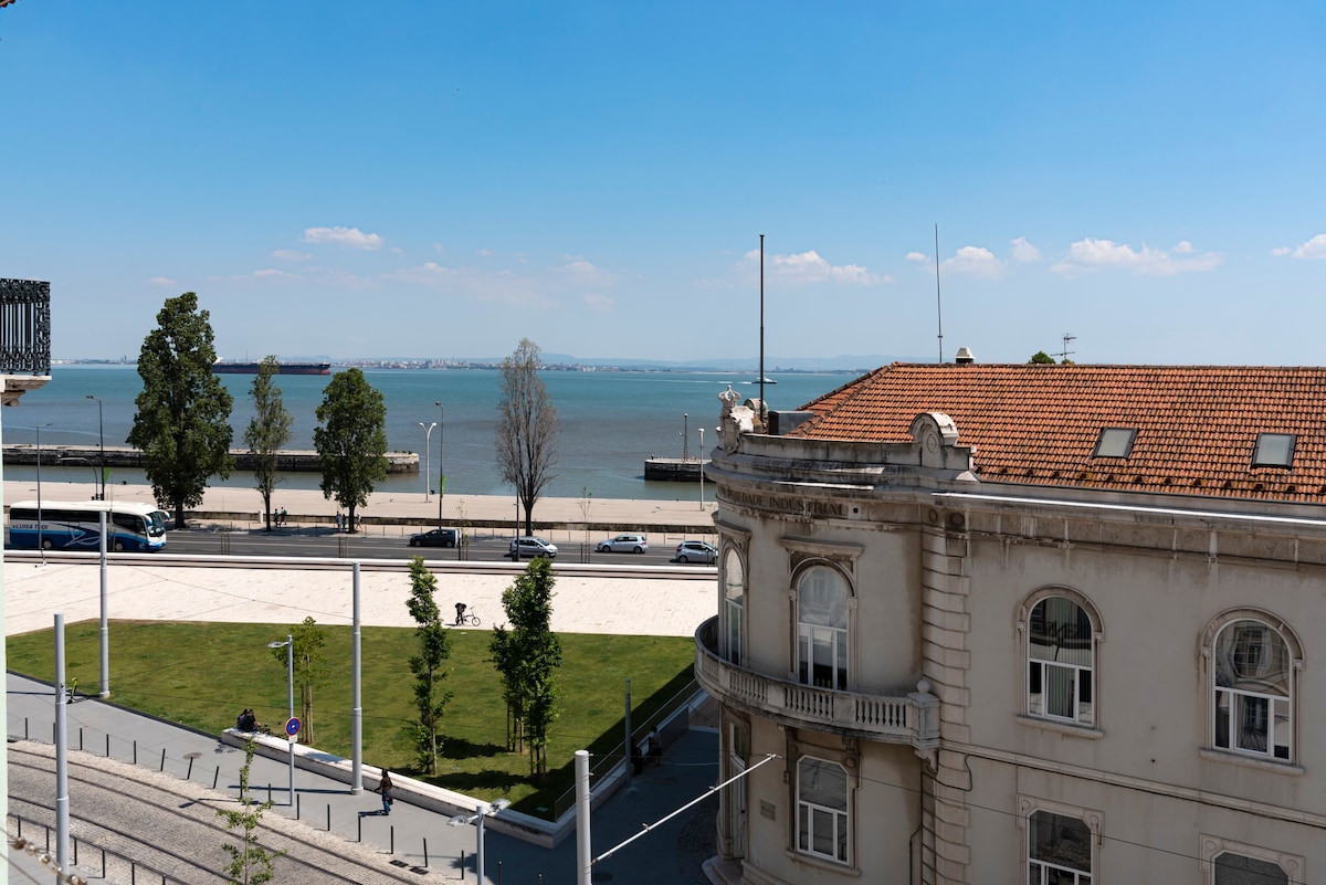 河景的阿尔法玛（ Alfama ）河景观