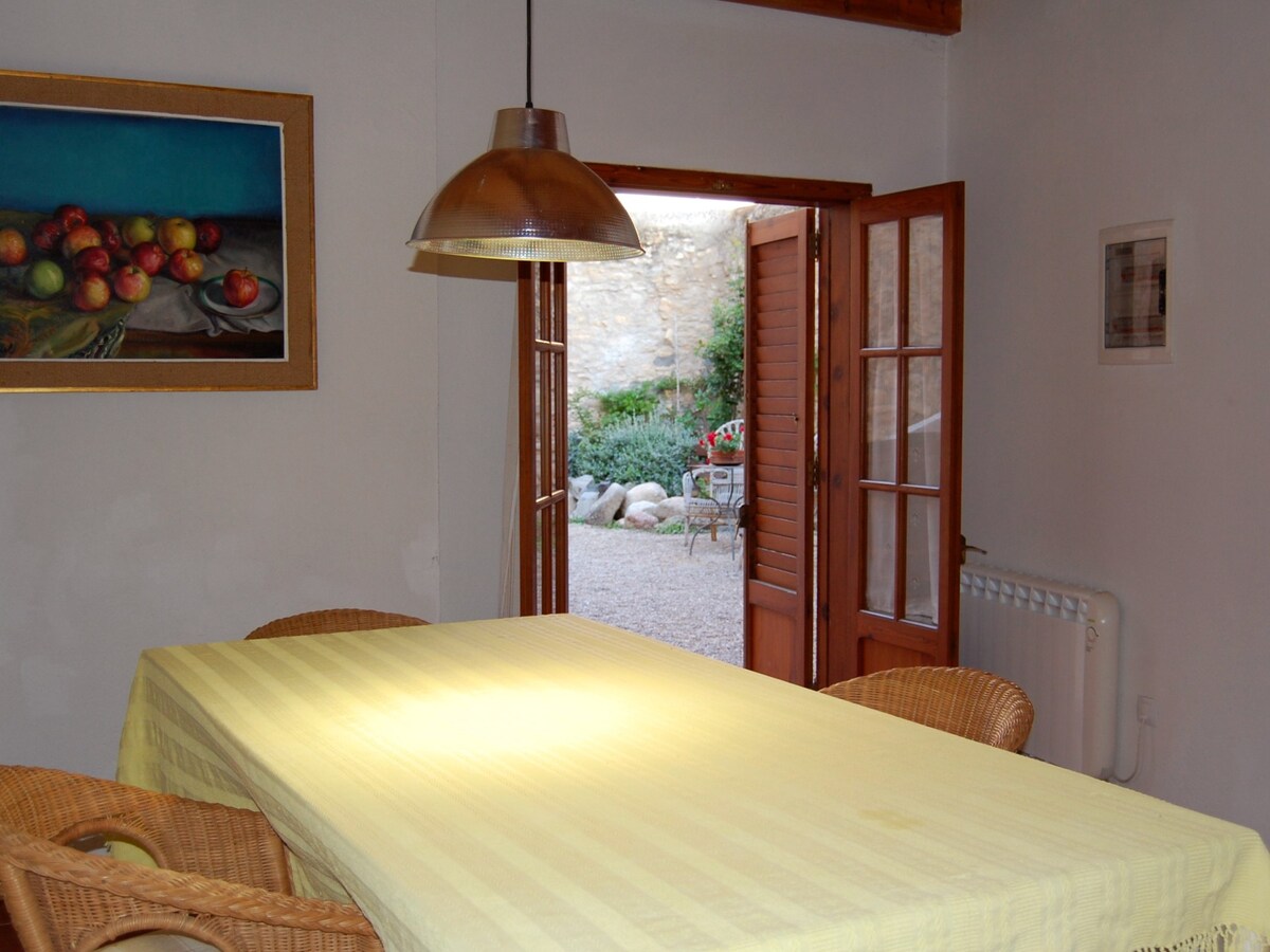 Small independent House. Shared pool. Tarragona