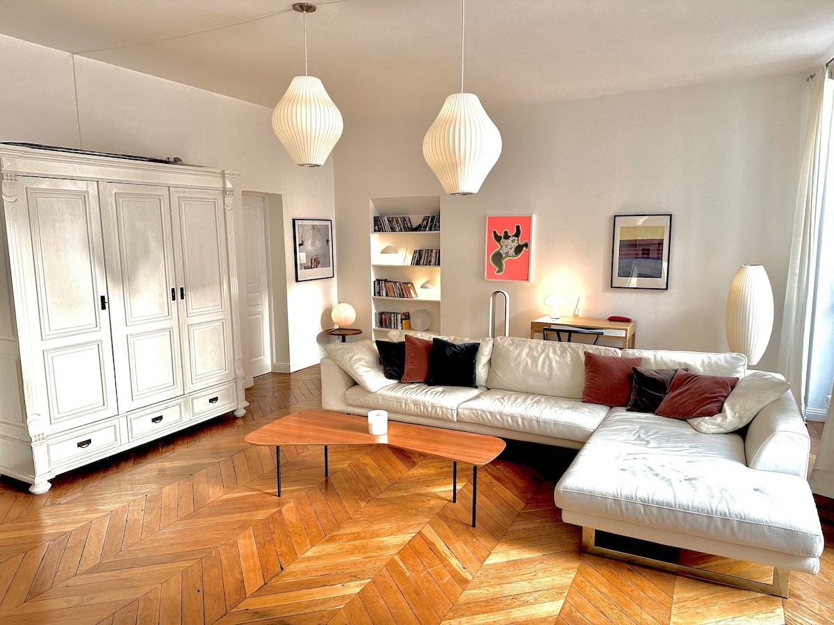 Elegant and design 2 bed in the heart of Paris
