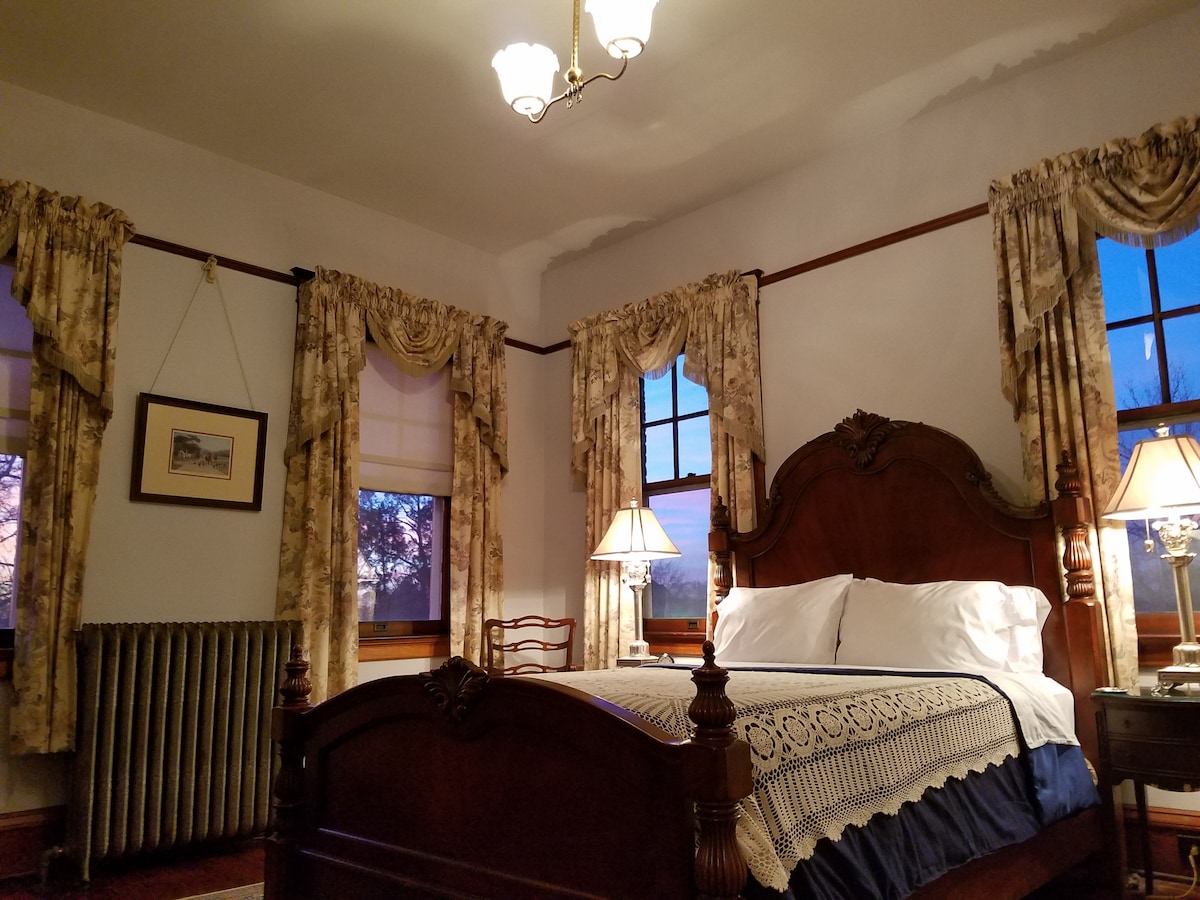 The Maple Terrace Inn, Silkwood Room
