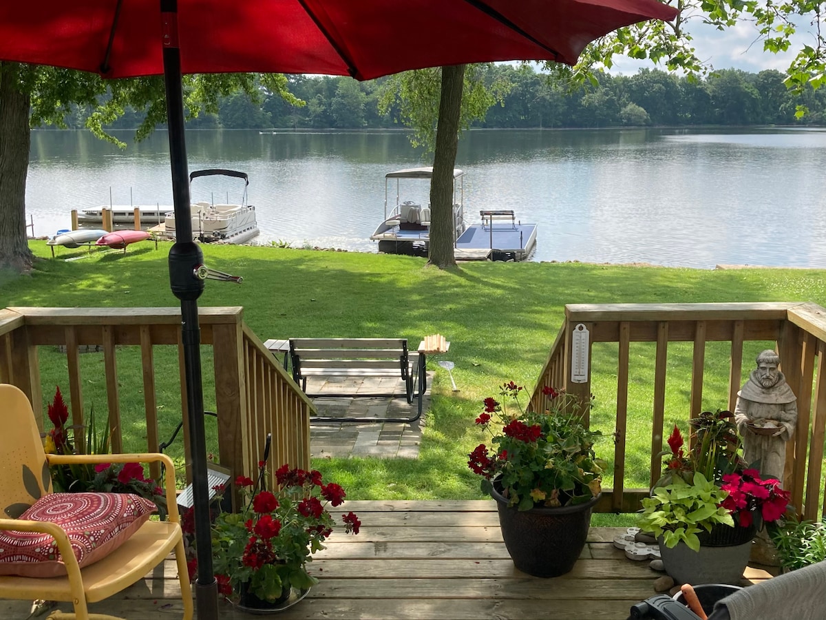 Peaceful Lakefront 1960 Cottage in Amish Area