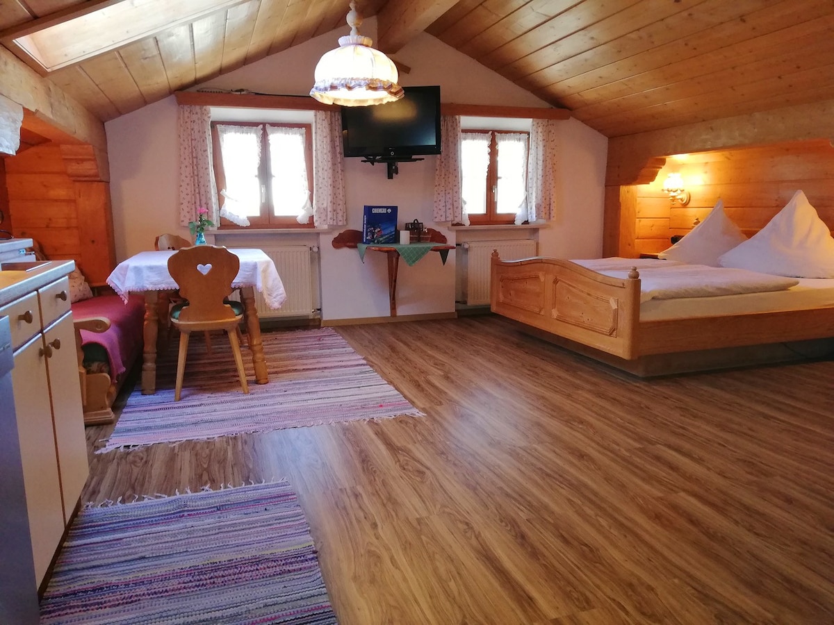 Chiemgau山脉，舒适的公寓，可供2人入住。