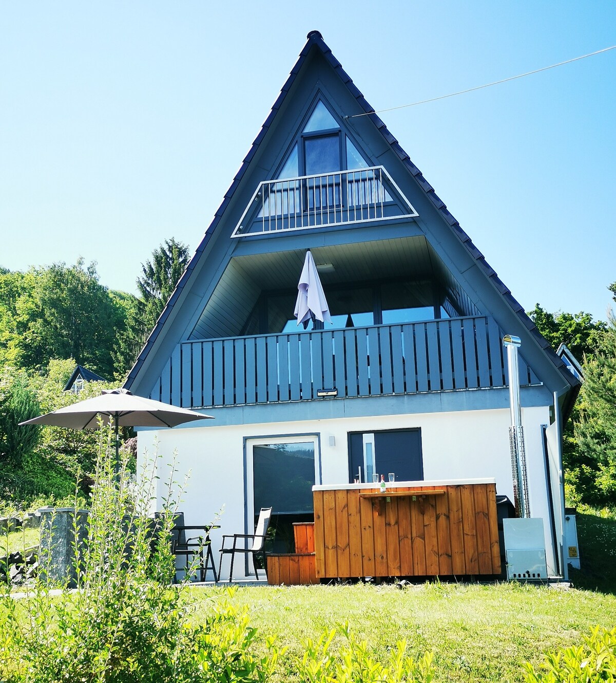 Neu, Modern, Hottub Ferienwohnung Blick Rhön