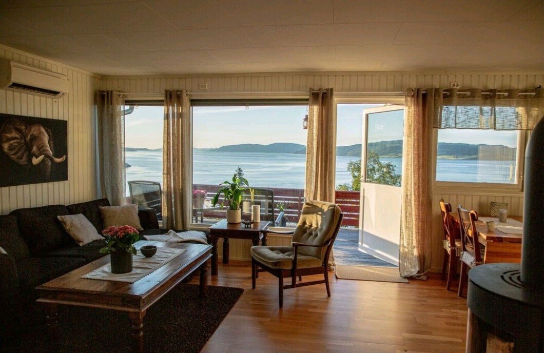 舒适的房子，可俯瞰峡湾的迷人景色！