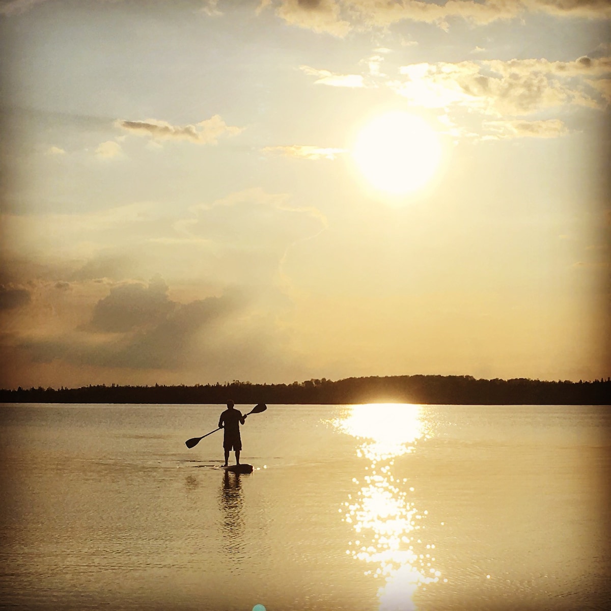 Miles Away Cabin Sunsets and S 'mores （休伦湖）