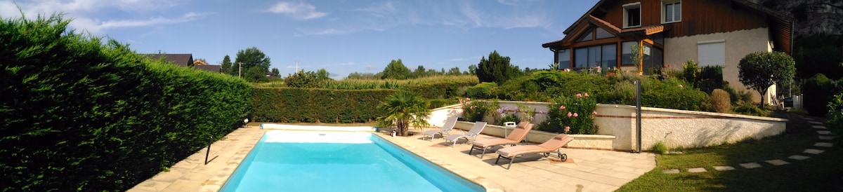 Villa entière, piscine proche d'Annecy et lac.