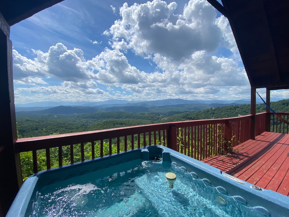 Stunning view! Hot Tub, Fireplace, Private & Relax