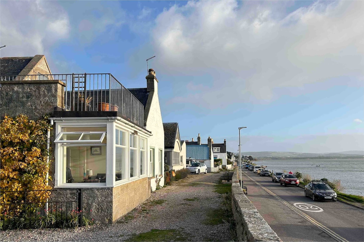 Cottage with views to Findhorn Bay