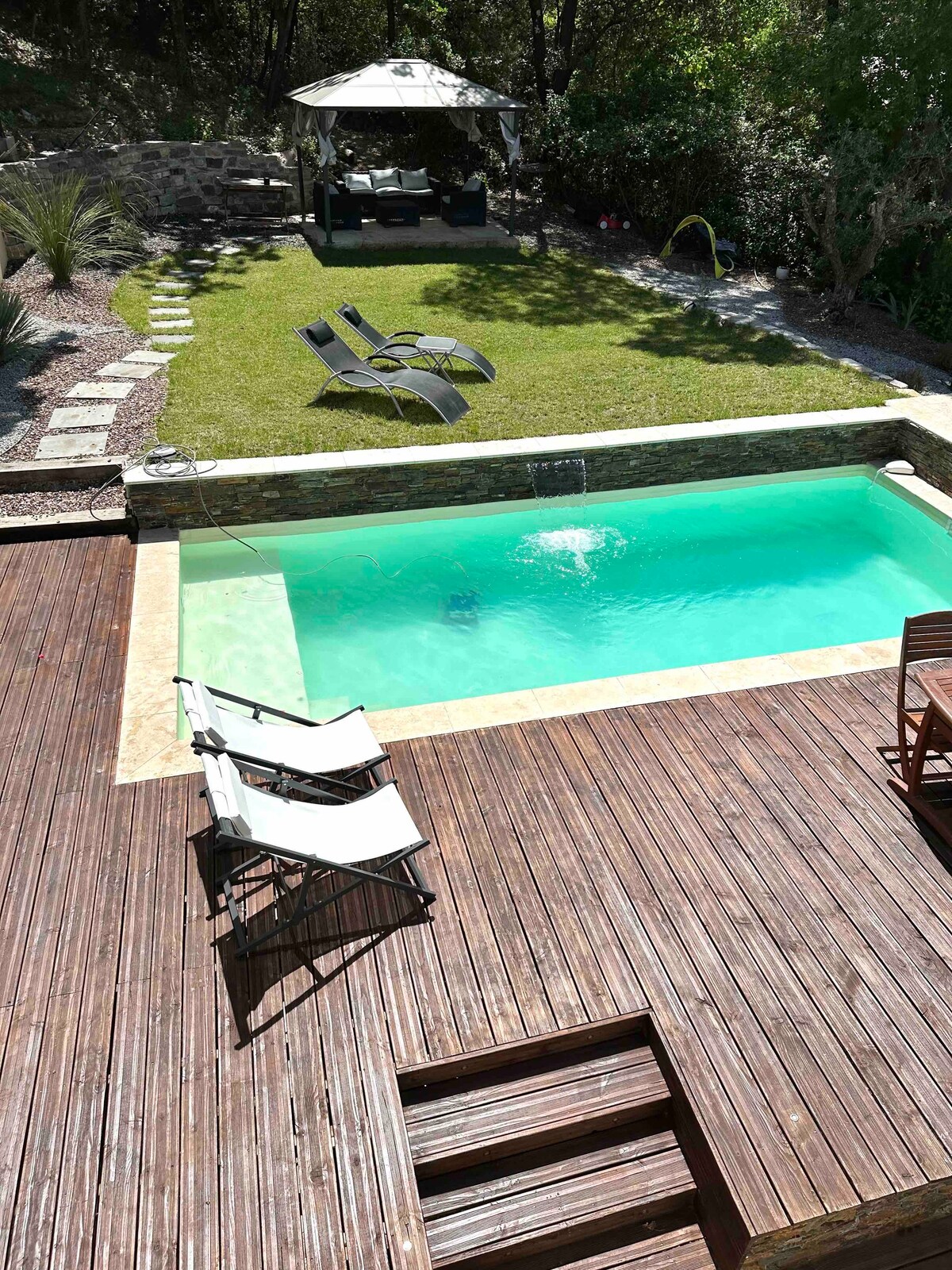 Villa familiale avec piscine terrasse jardin