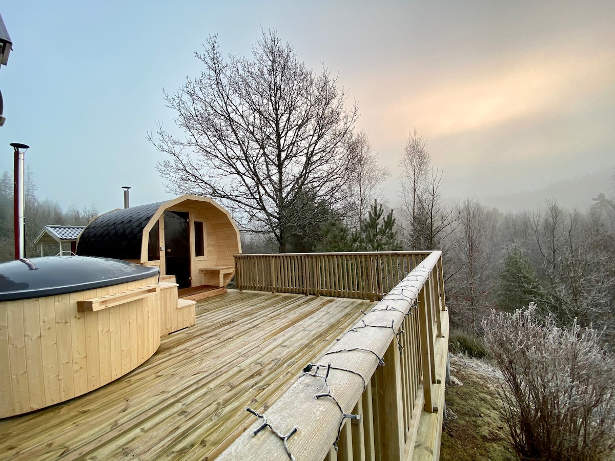 Lovely quiet house by the lake with a view!