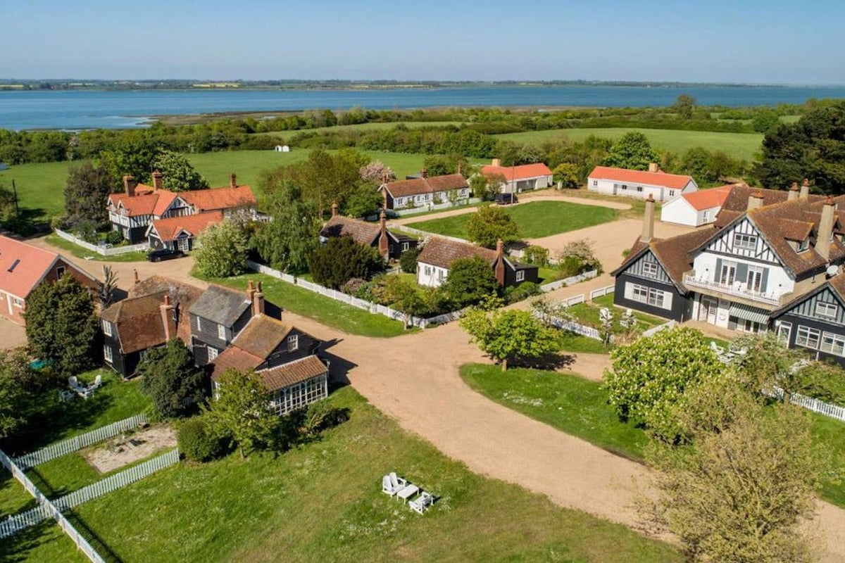 Puffin Burrow / 1-bed home on Osea Island, Essex