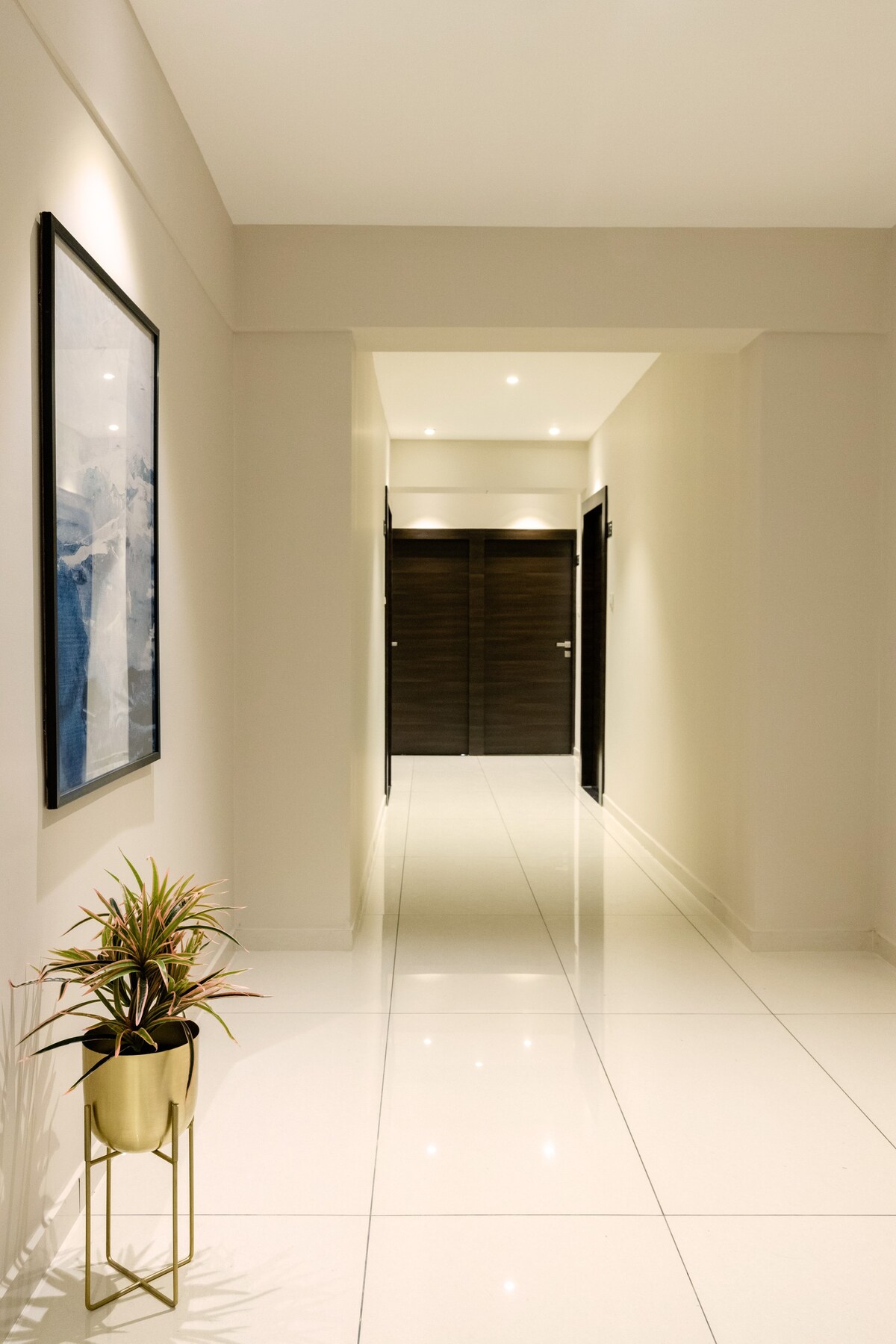 2BHK Luxury Service Apartment-Paramount Suites