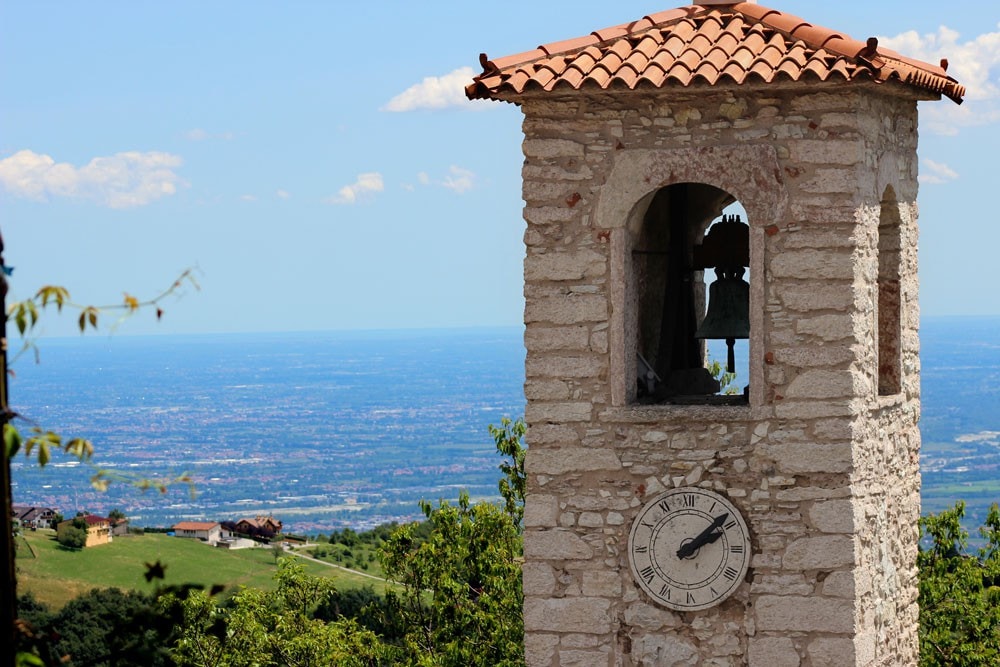 The Teacher's room for romantics, La Scuola B&B