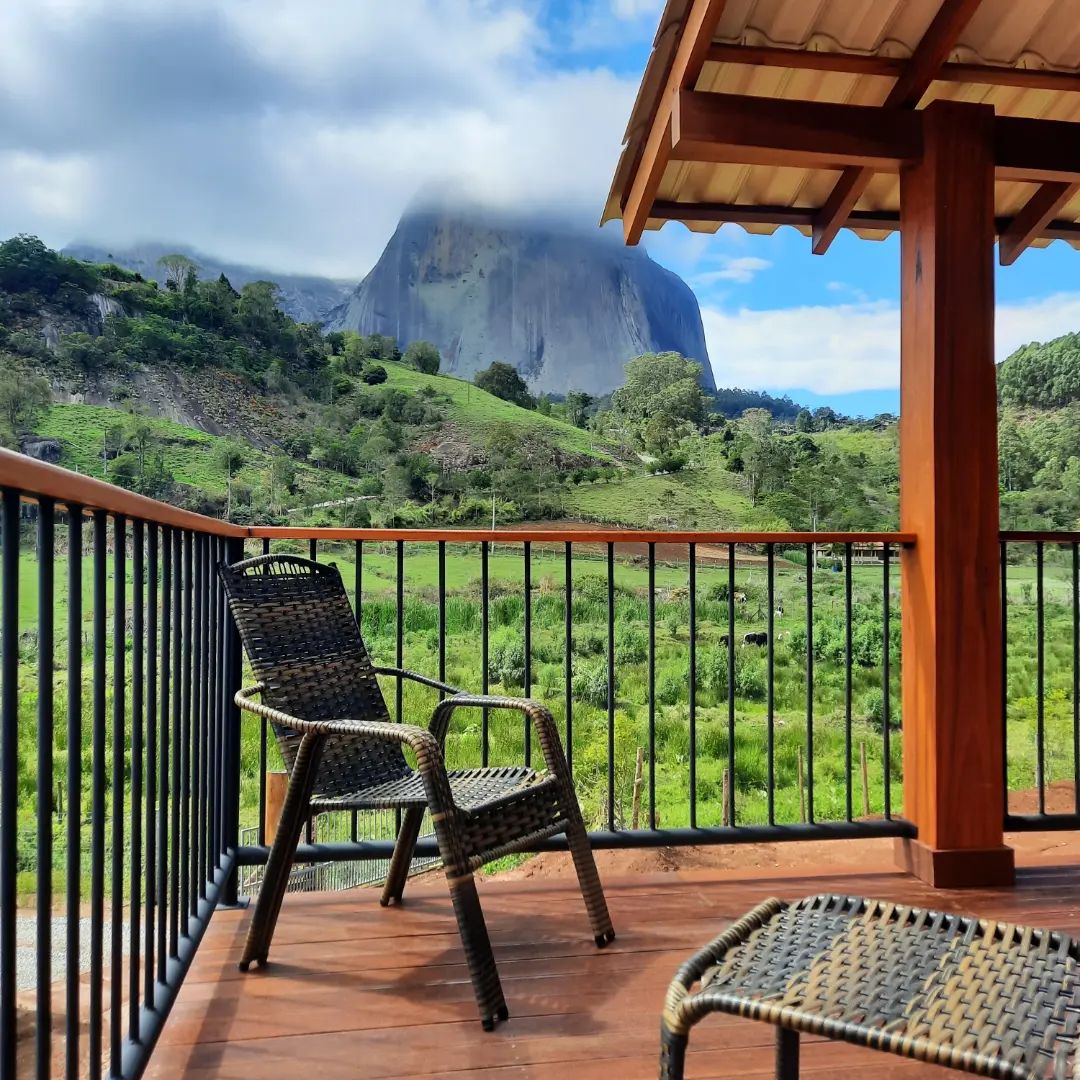 Casa de Campo em Pedra Azul, vista para a pedra