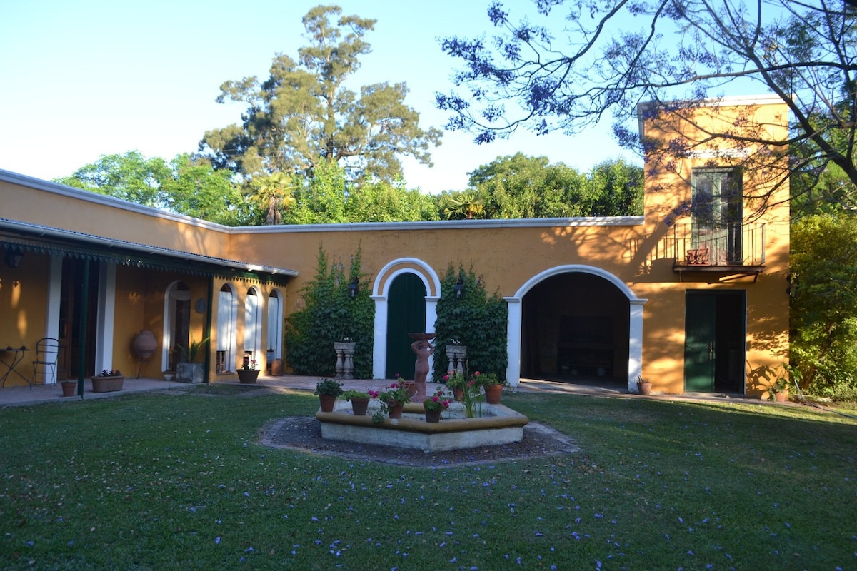 Paz y naturaleza: casa antigua con inmenso parque