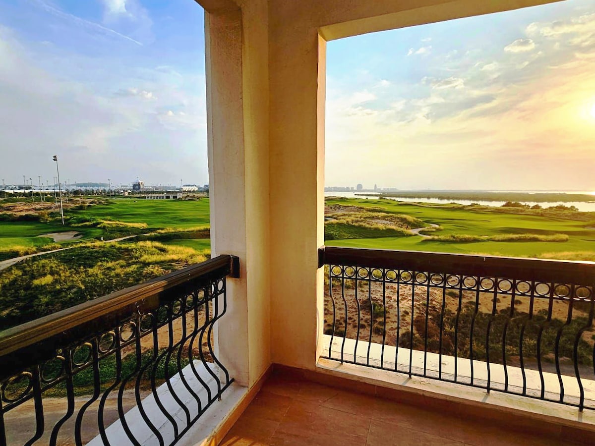 Meadows Living - 3BR Apartment on Yas Golf Course