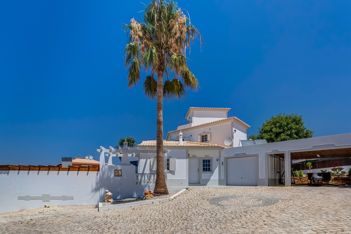 Casa do Sol - 4 bed villa with pool and sea view