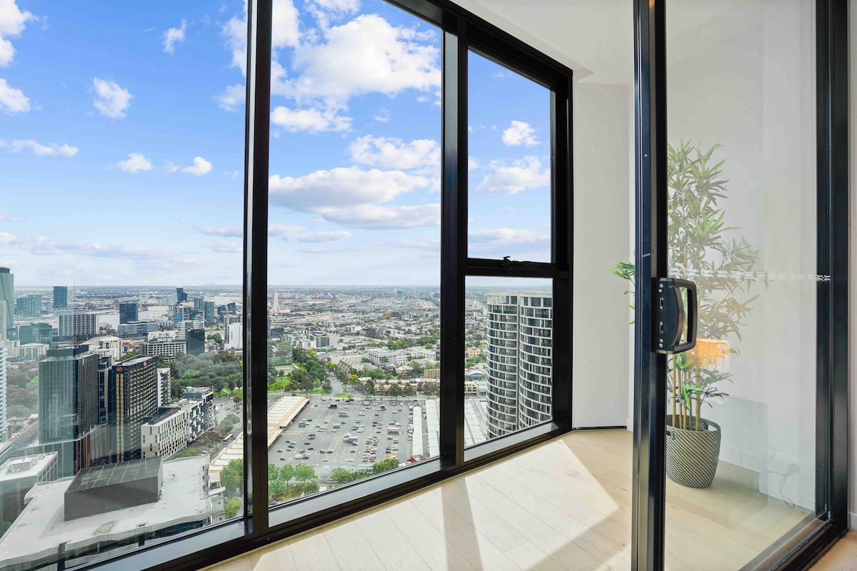 Skyhigh Apt Fabulous View in Central CBD/gym/pools
