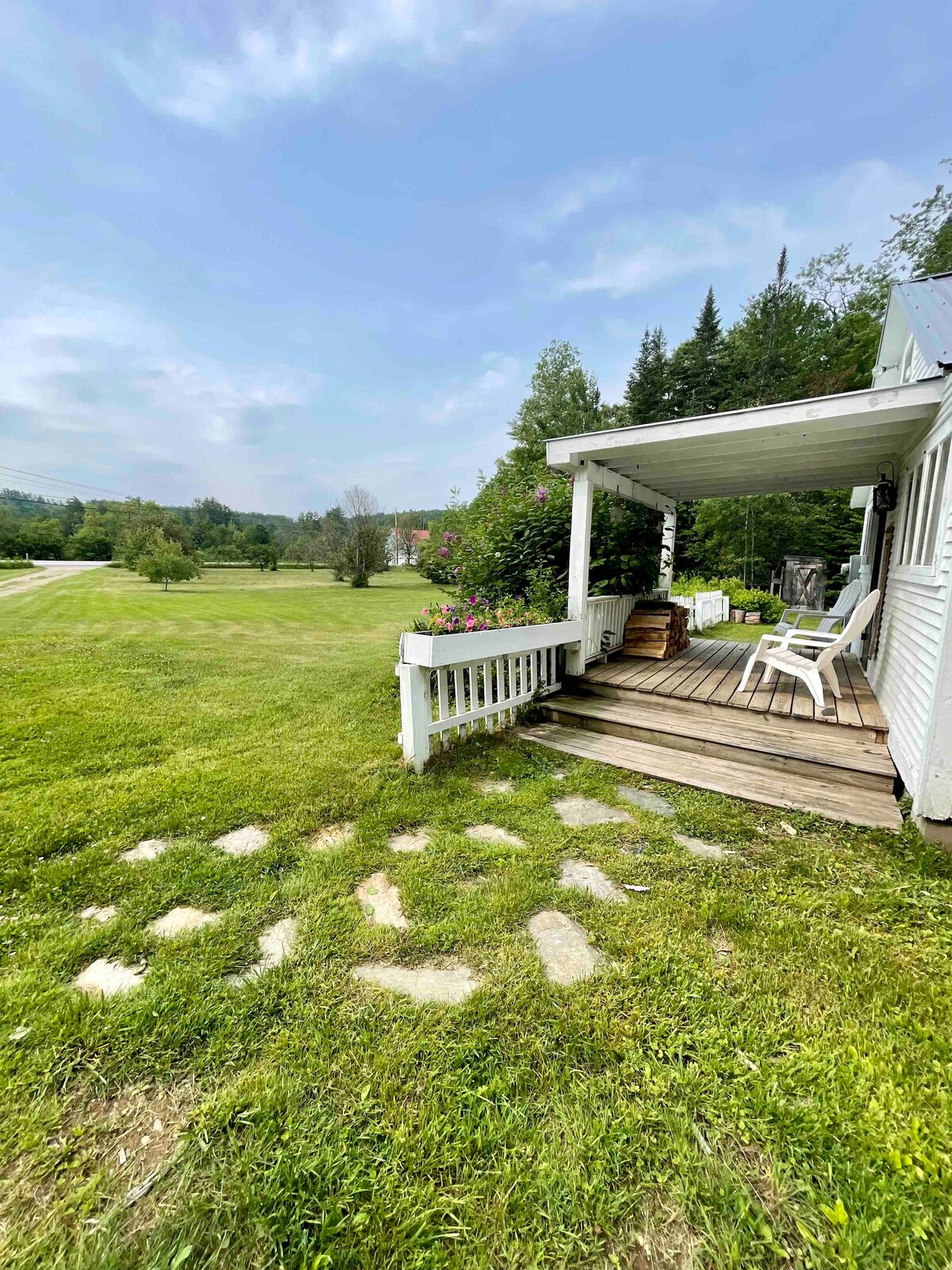 Vermont Country Cottage (Near Village)