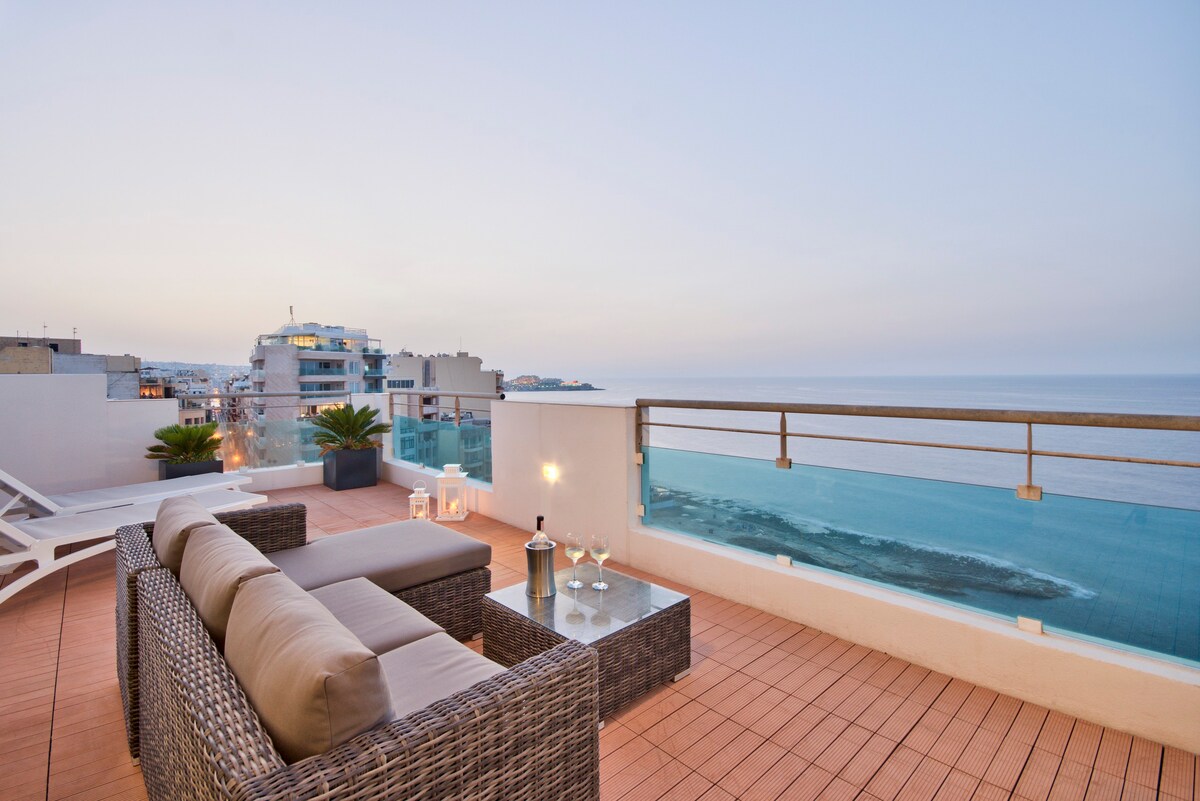 Iconic Seafront 2-bedroom Sliema Penthouse