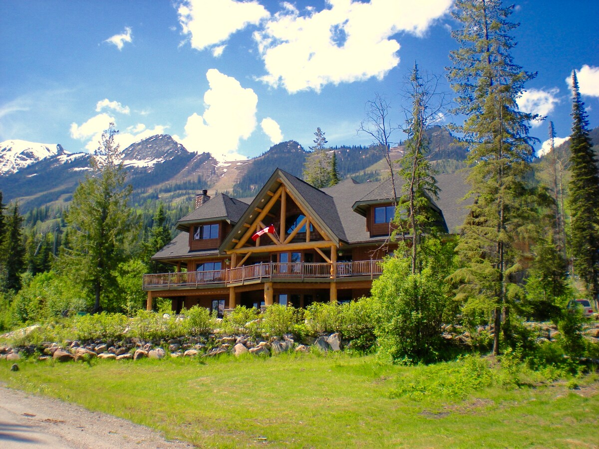 金色踢马度假村（ Kicking Horse Resort Golden ）山景房