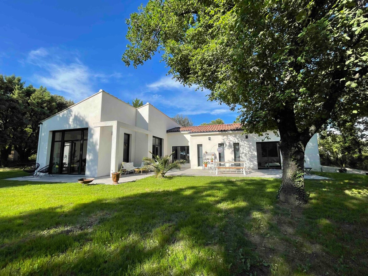 Villa contemporaine avec piscine