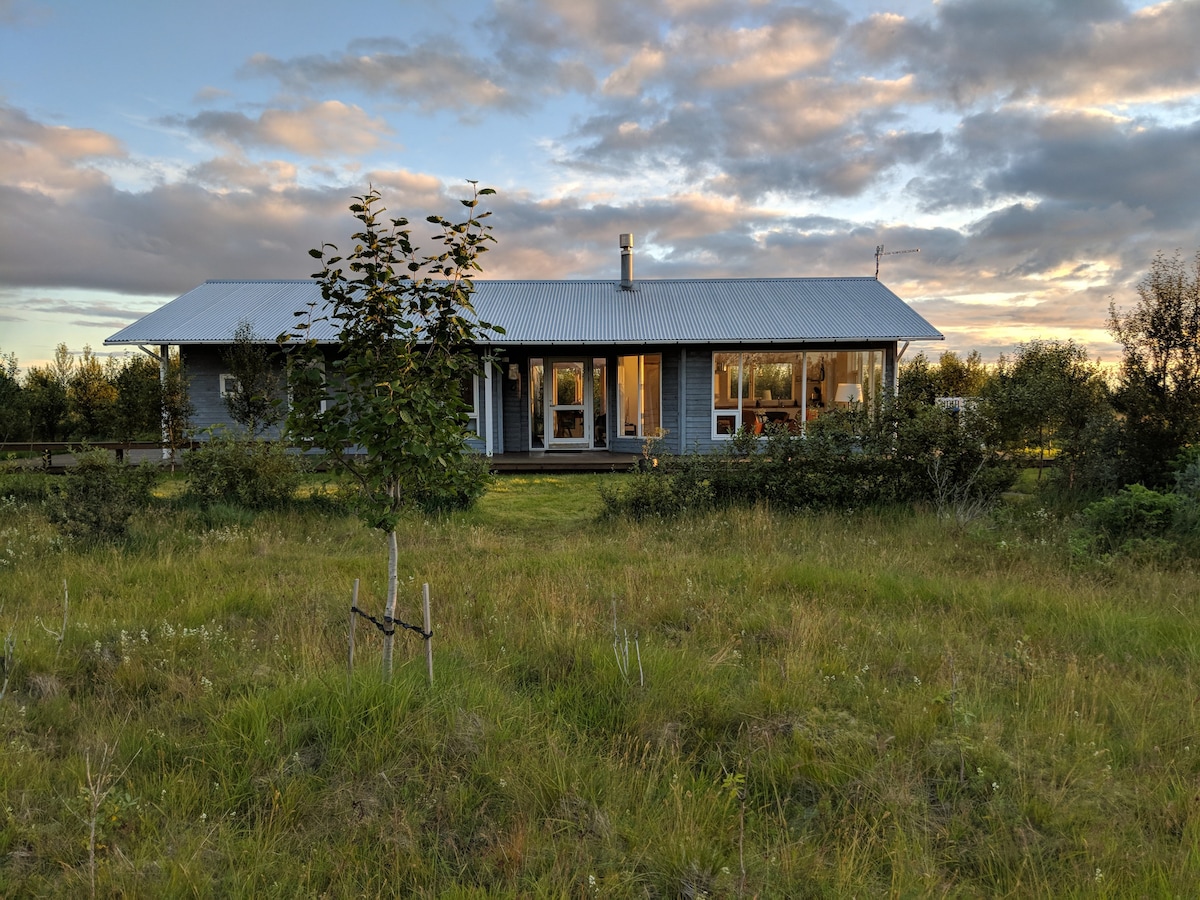 Hekla Comfort House ，现代、僻静和热水浴缸