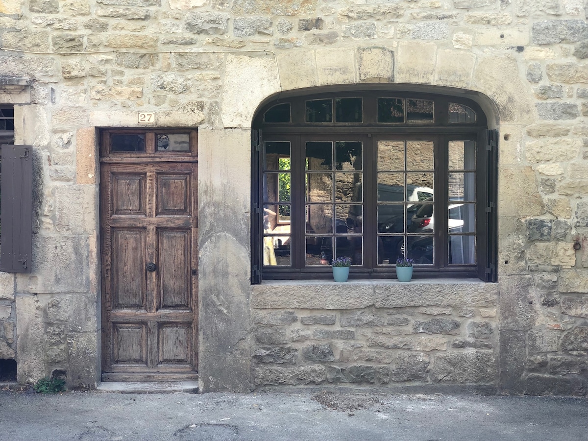 Medieval 4 bedroom house in heart of St Antonin