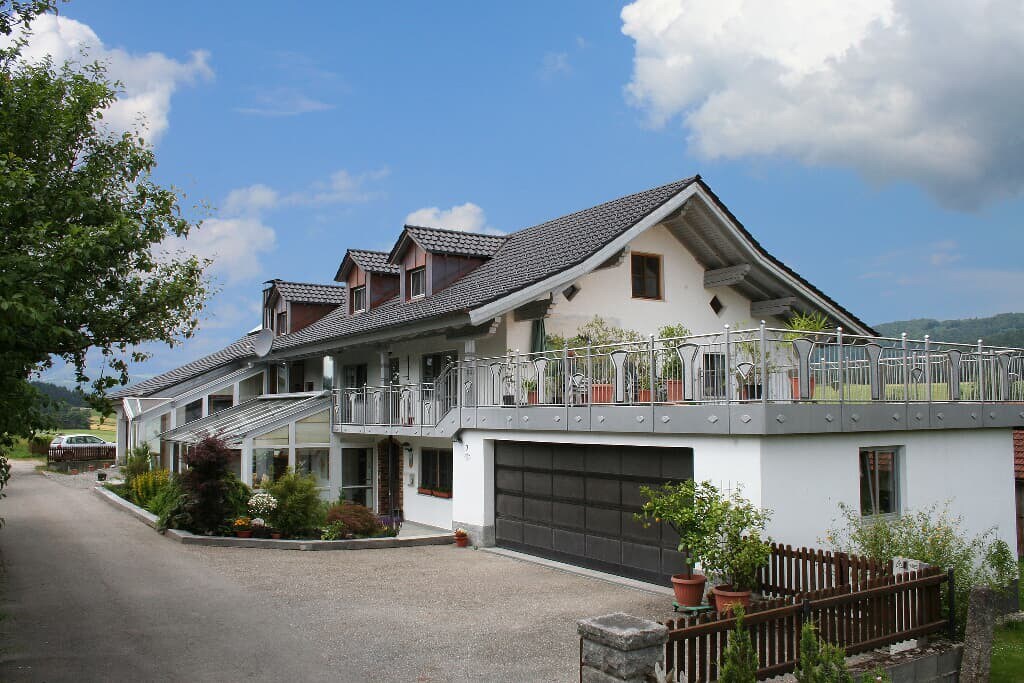 Landurlaub Eichinger （ Thurmansbang ） ， 4星级度假公寓Schwalbennest ，带阳台和大露台