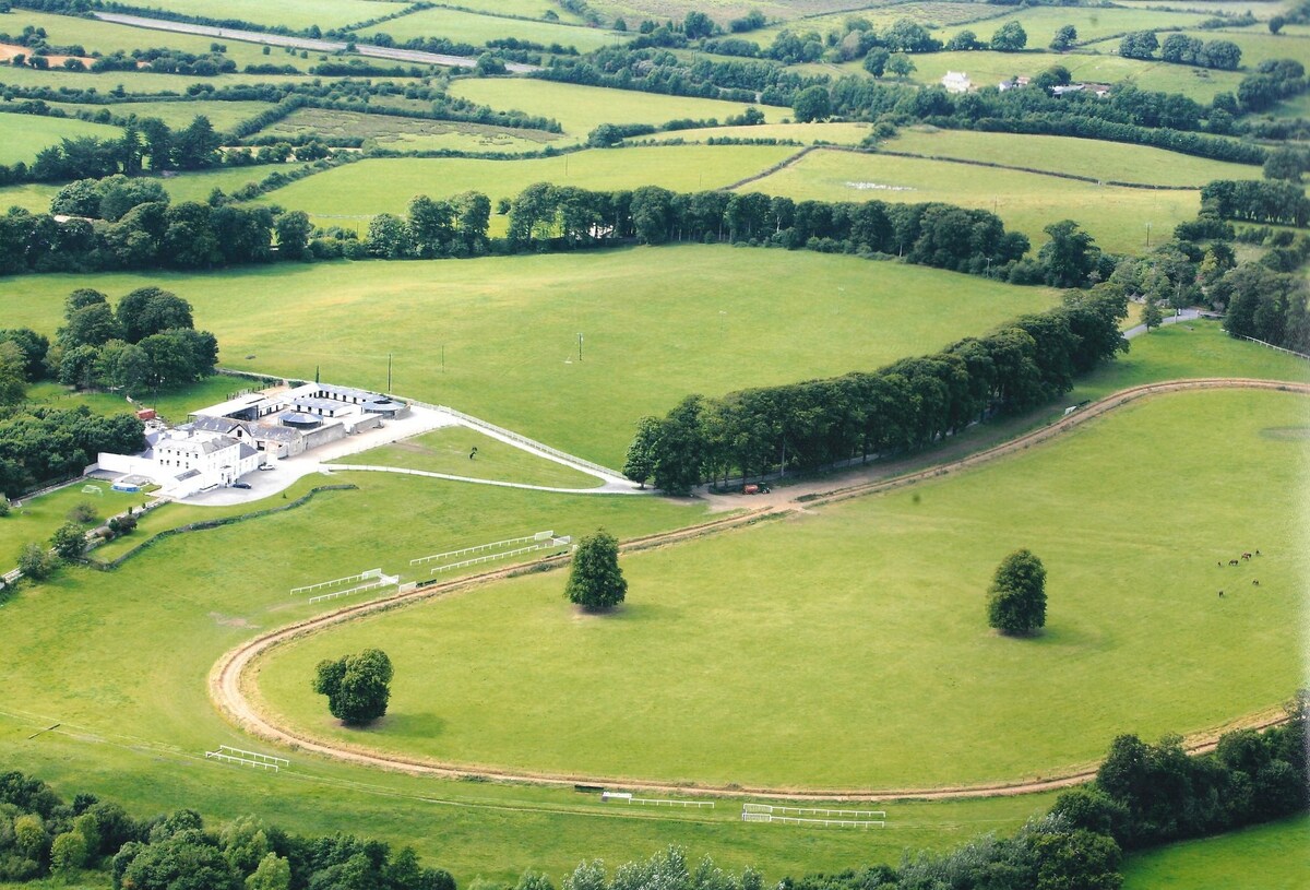 Beechmount House & Stables