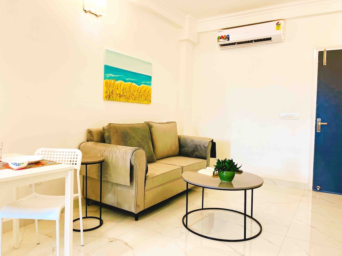 Bright and airy 1 bedroom Apartment :Near Airport