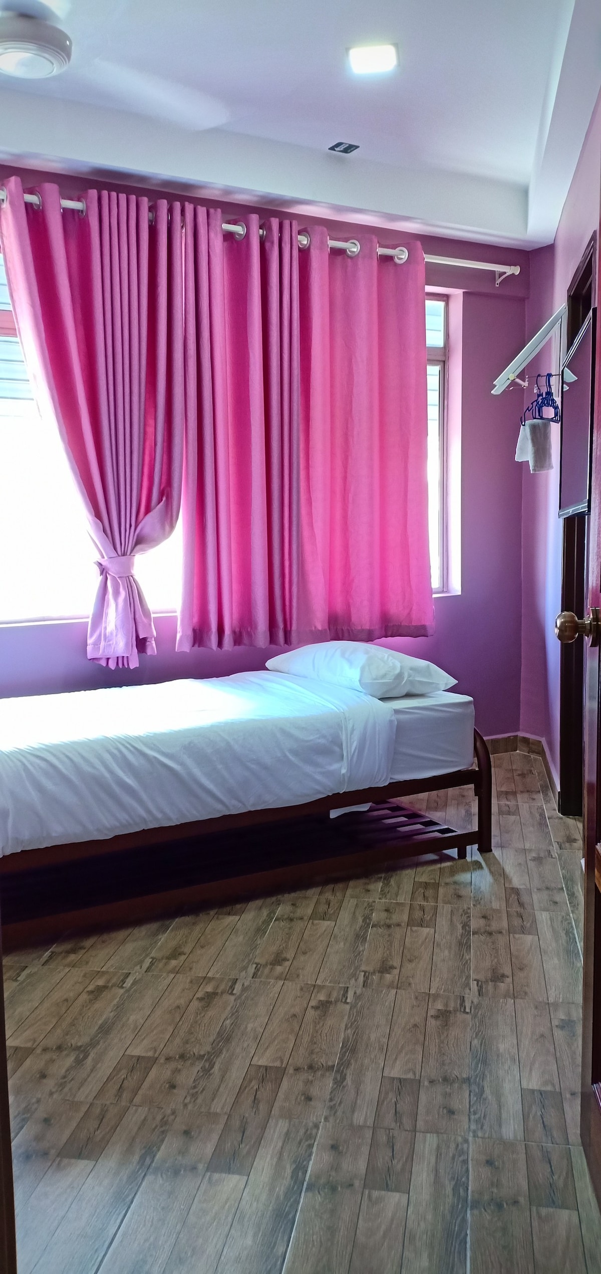 紫色梦幻之家2号单人房，加床