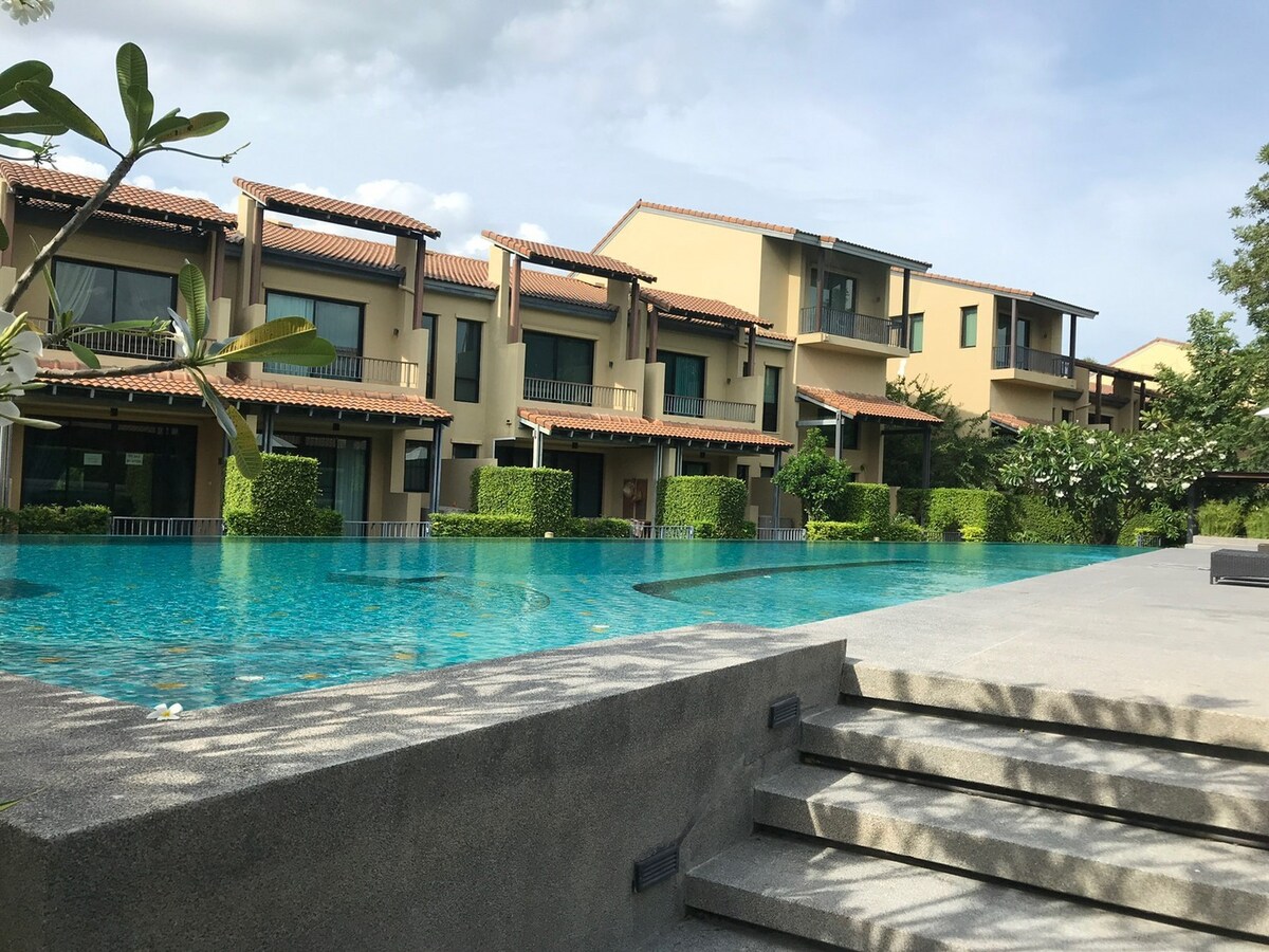 3-storey Townhouse with a pool Cha-Am, Huahin