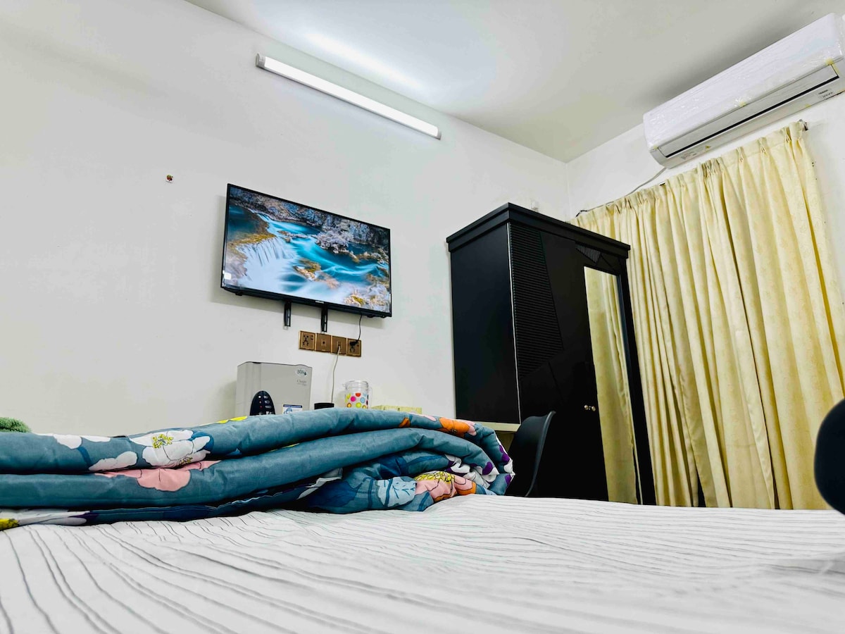 Apartment Private room at Basundhara with Netflix