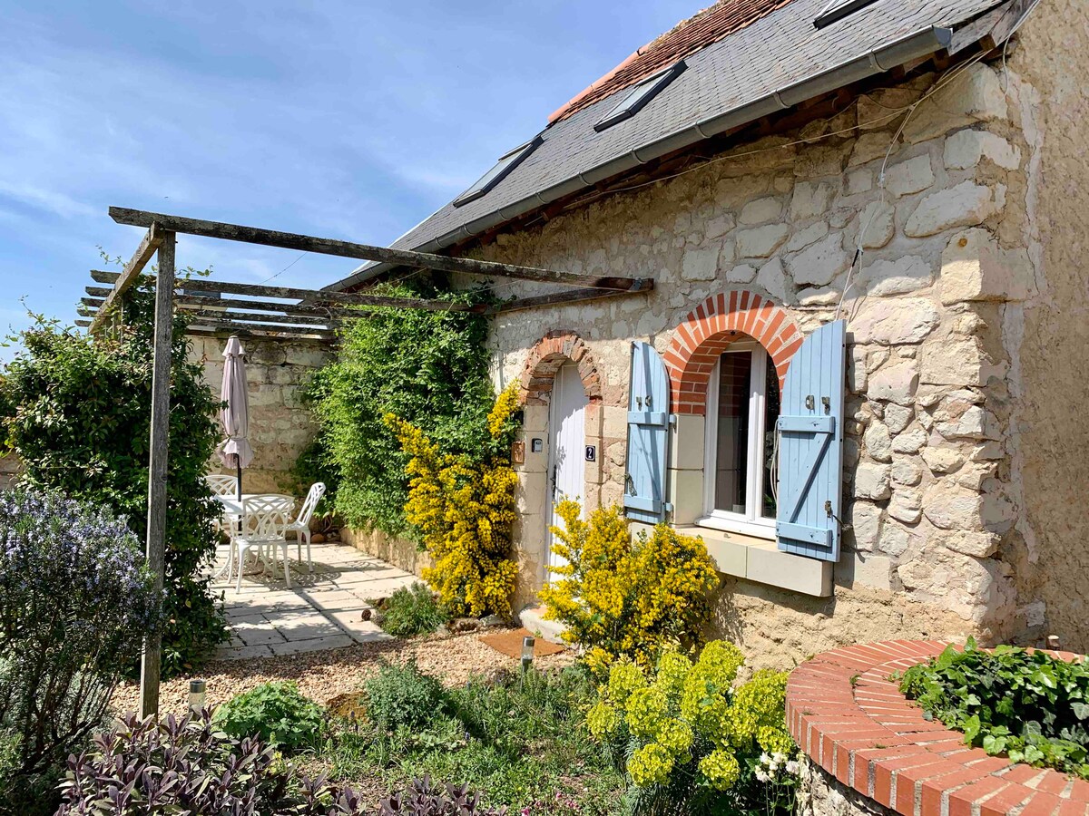 Loire Valley, Le Tournesol, 2 bedrooms & pool