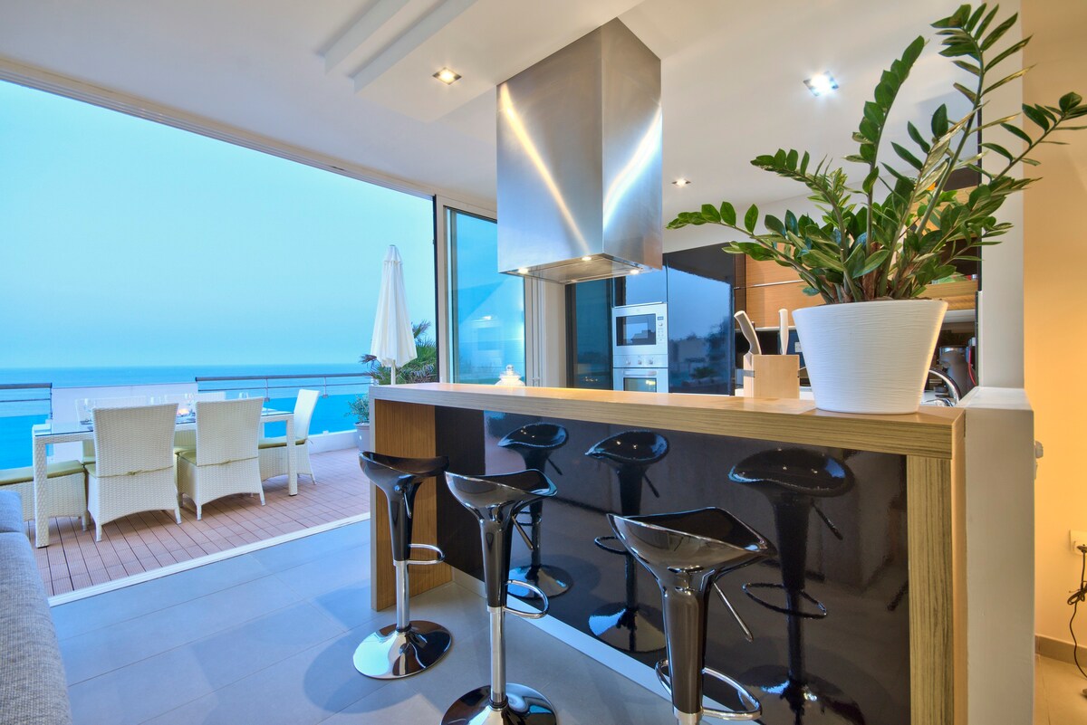 Iconic Seafront 2-bedroom Sliema Penthouse