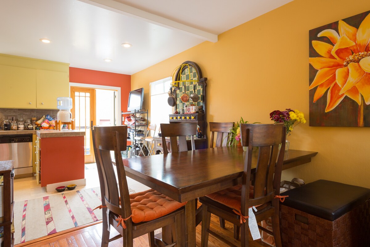 Enjoy a Colorful 2 Bedroom Bungalow Near Hiking