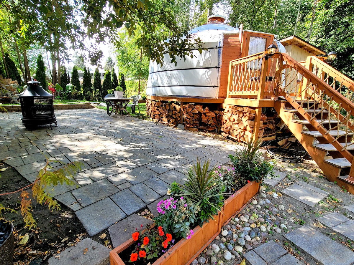 Urban Mongolian Yurt: Serenity near Seattle