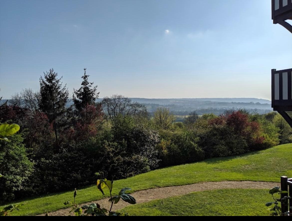 Chaleureux logement avec grand salon cosy et vue