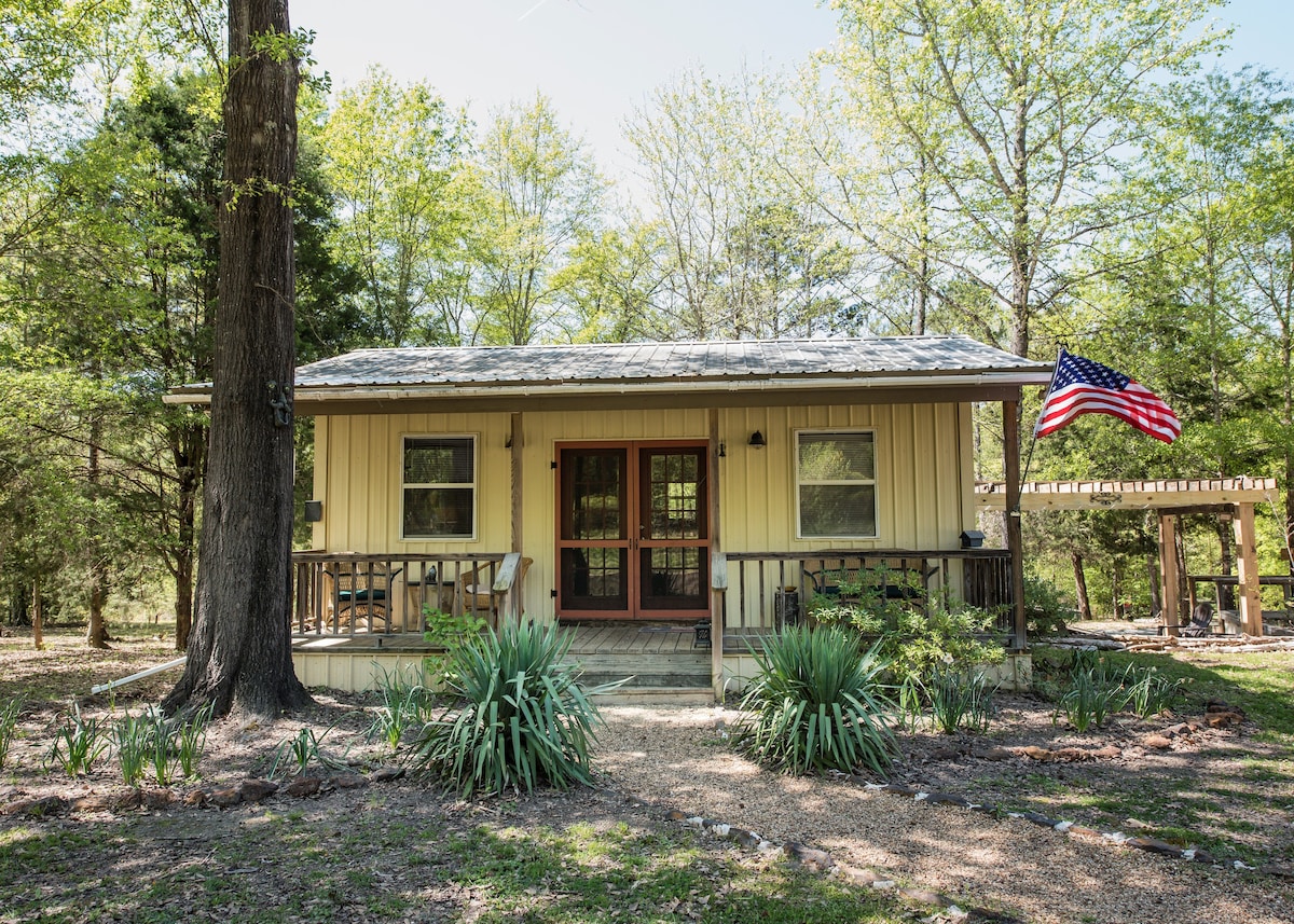 带自然步道和火坑的Coyote Creek Cottage