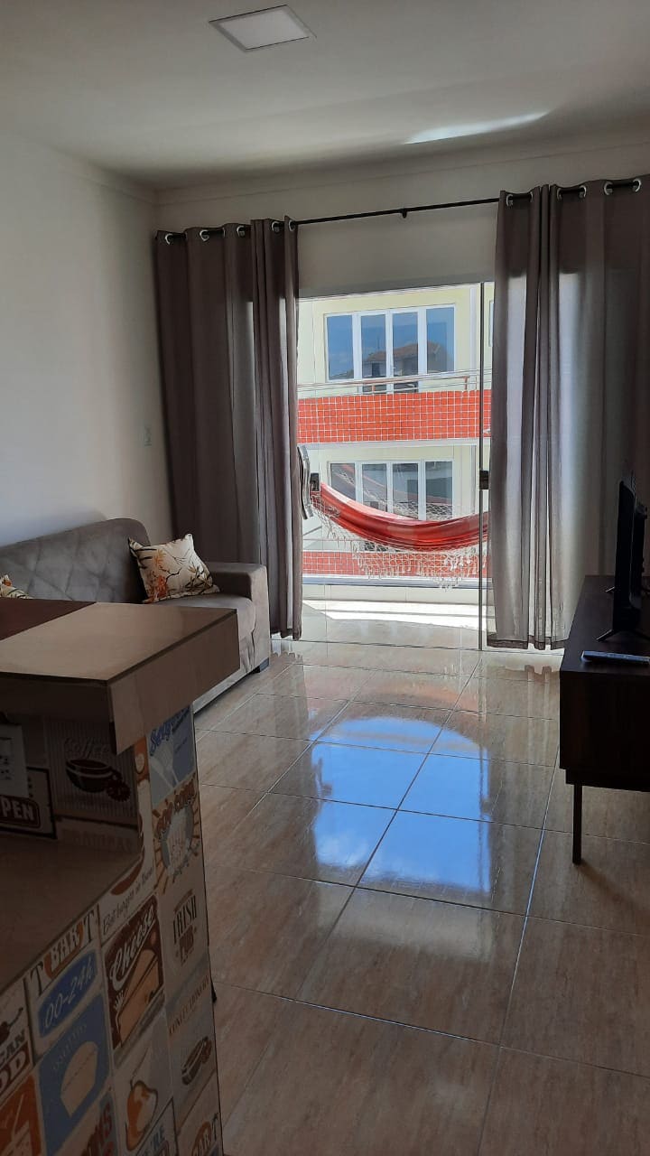 这间家具齐全的公寓位于保罗·阿方索（ Paulo Afonso ）市中心。