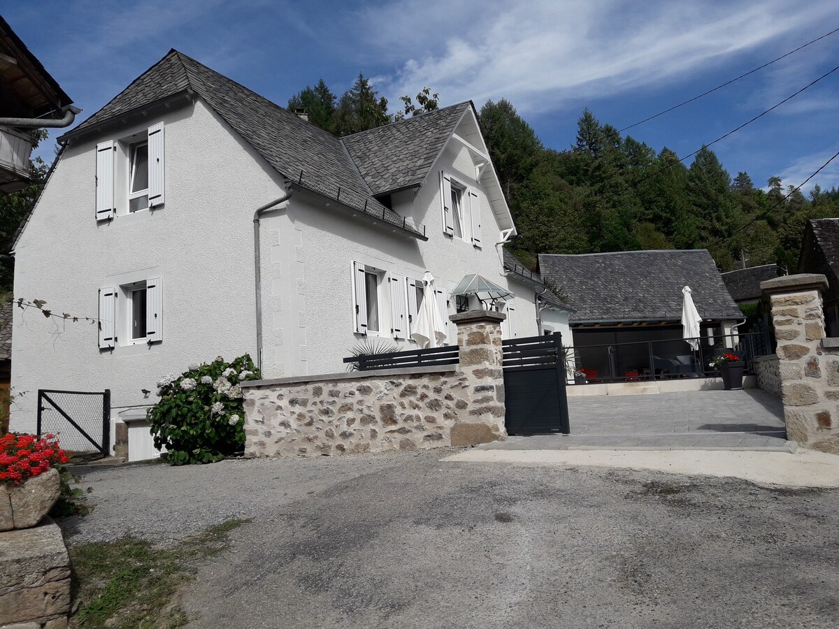 Gîte 6 à 8  personnes avec piscine