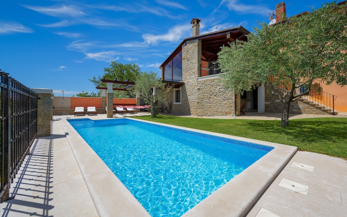 Villa Zamask with private pool and whirlpool